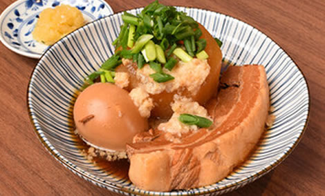           餃子と煮込み。しんちゃん 堂山町